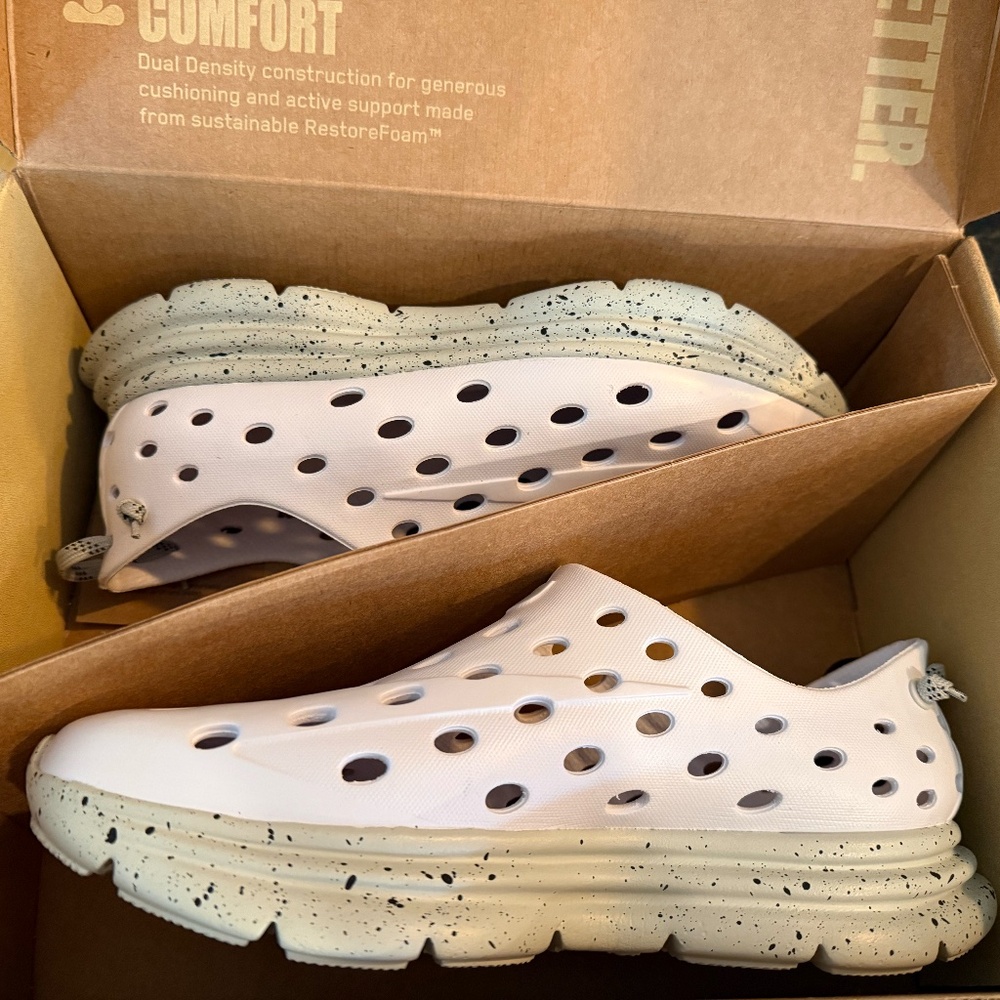 NIB KANE REVIVE - White / Gray Speckle SIZE M8/SIZE W10